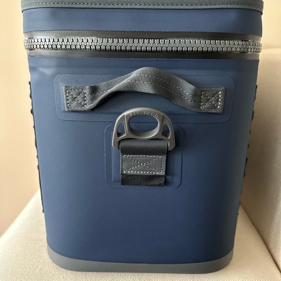 Yeti Navy Blue Yeti Hopper Flip 18 Cooler Bag With Lexus logo - Picture 3 of 10